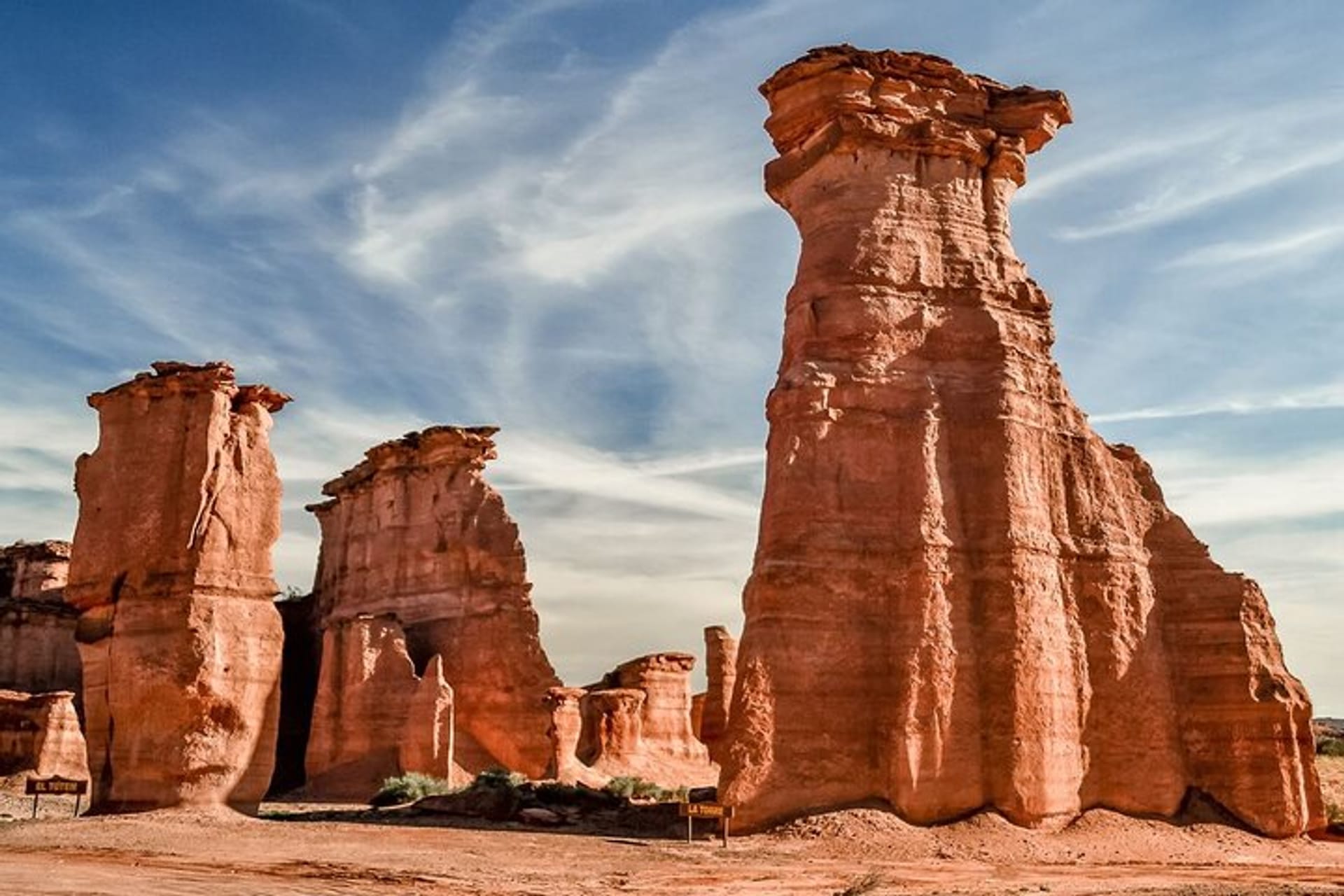 8ddea847-b03b-47c7-b5ec-baea89abad53_talampaya-and-the-valley-of-the-moon-from-la-rioja-xlarge